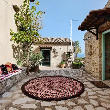 بيت للعطل Sira Stonehouse Lll Volímai