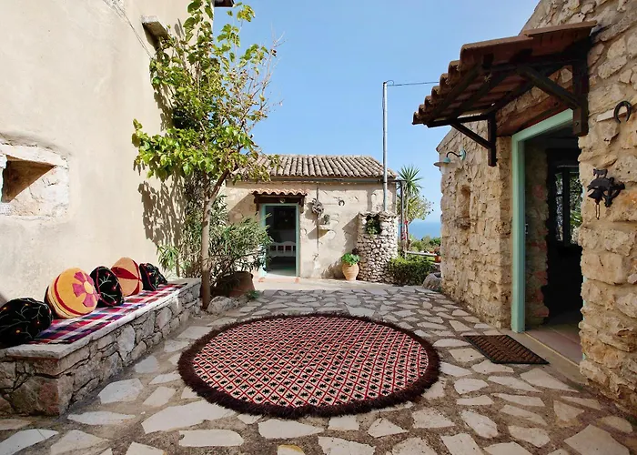 בית נופש Sira Stonehouse Lll Volímai