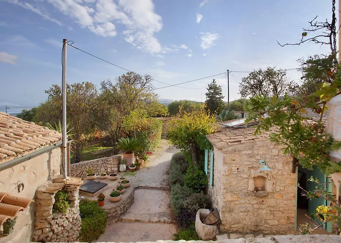 בית נופש Sira Stonehouse Lll