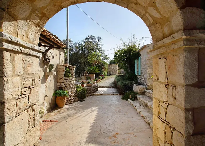 Sira Stonehouse Lll Casa de Férias Volímai